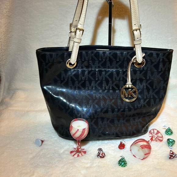 Michael Kors purse - Picture 1 of 7